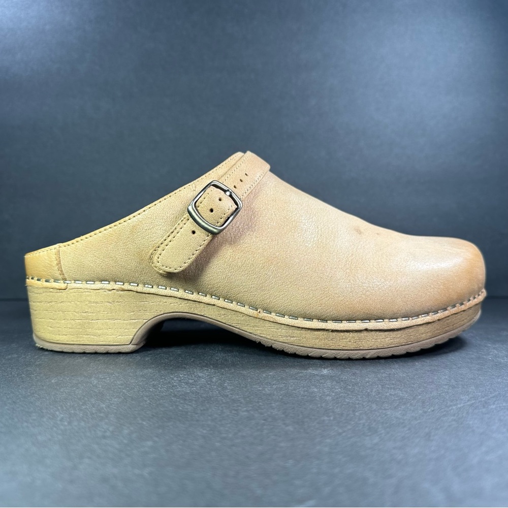 Dansko Women’s Berry Milled Burnished Tan Clogs Leather Size 9.5-10 US / EU 40